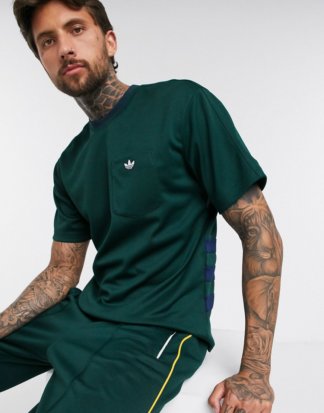 adidas Originals - Samstag - Hochwertiges T-Shirt mit Tasche in Grün