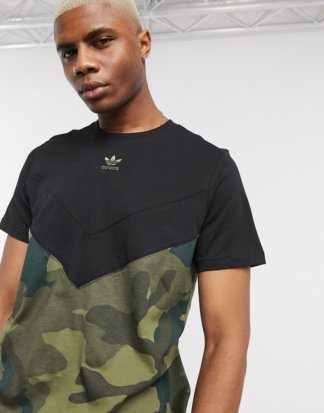 adidas Originals - Schwarzes T-Shirt mit Logo und Military-Muster