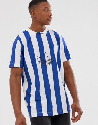 adidas Originals - T-Shirt mit mittigem Logo in Blau gestreift