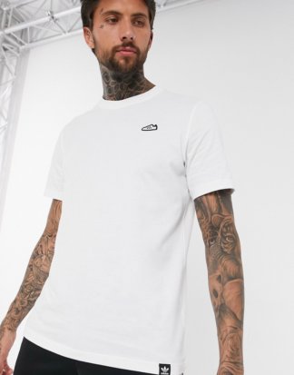 adidas Originals - Weißes T-Shirt mit gesticktem Superstar-Logo