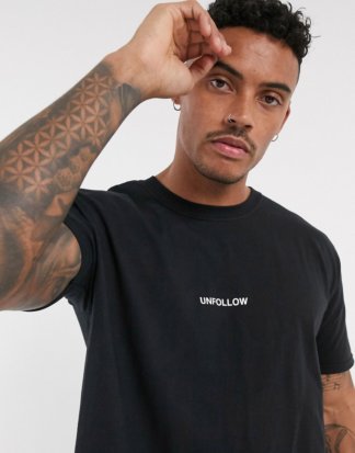 boohooMAN - Schwarzes Oversize-T-Shirt mit Unfollow-Schriftzug