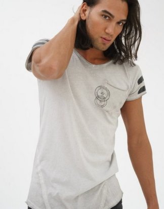 trueprodigy T-Shirt "Entry stamp" mit Brusttasche