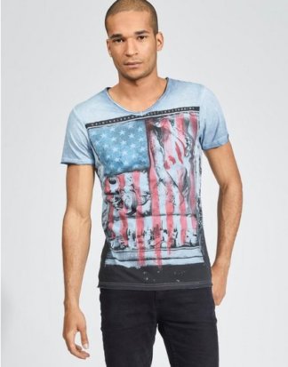 trueprodigy T-Shirt "Girls and flags" mit großem Flaggenprint in Used-Optik