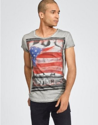 trueprodigy T-Shirt "fist flag" mit Flaggenprint